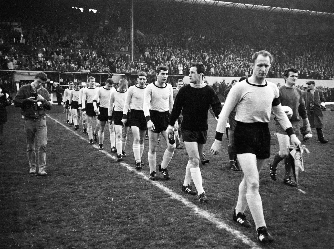 Der BVB 1966: Die späteren Helden schreiten zur Tat. Foto: Imago / Horstmüller