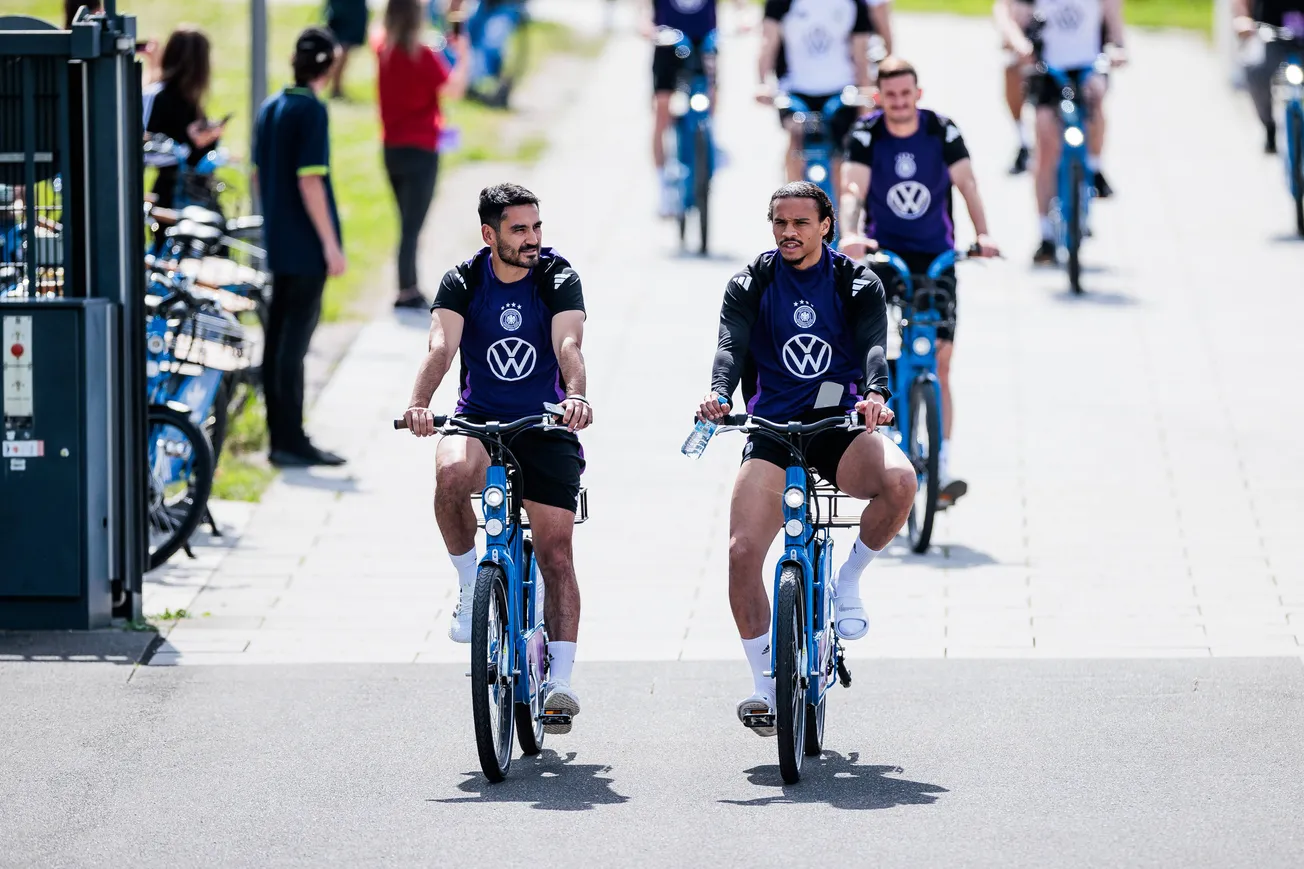 Ilkay Gündogan und Leroy Sané strampeln sich ab. Foto: Imago / Beautiful Sports