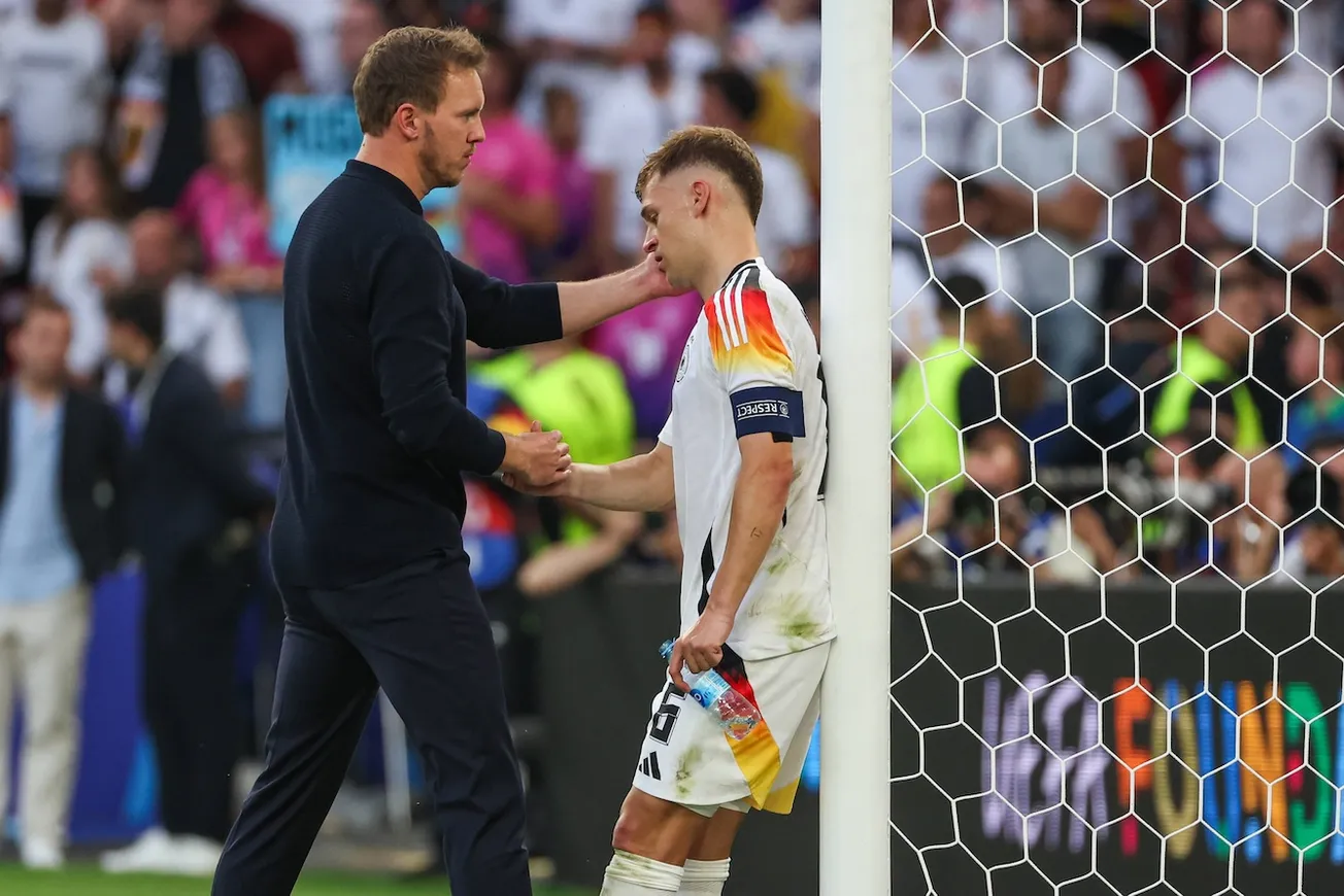 Bundestrainer Nagelsmann mit seinem Kapitän Kimmich bei der Heim-EM. Foto: Imago / osnapix