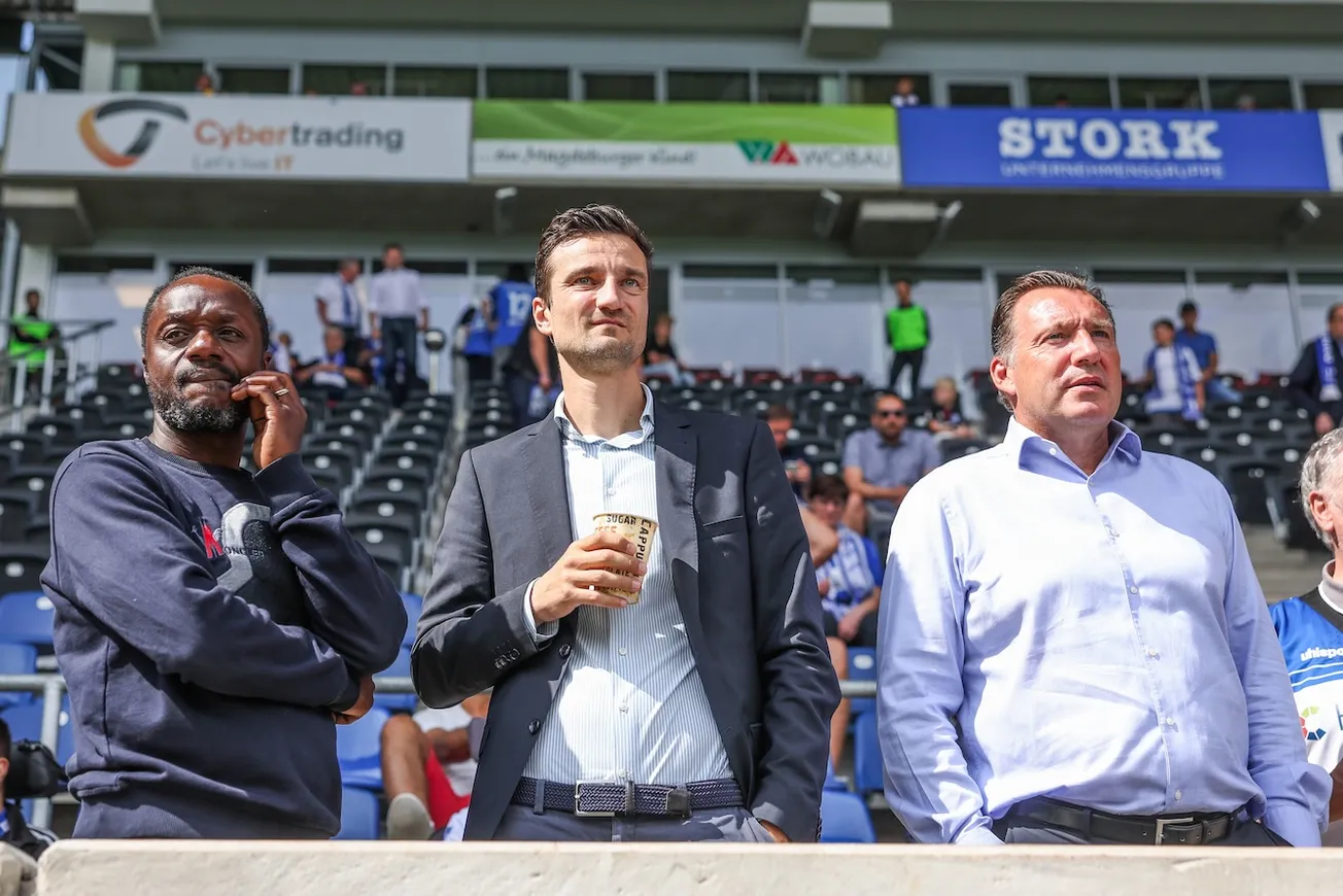 Das Schalker Dreigestirn Ben Manga, Matthias Tillmann und Marc Wilmots. Foto: Imago / RHR-Foto