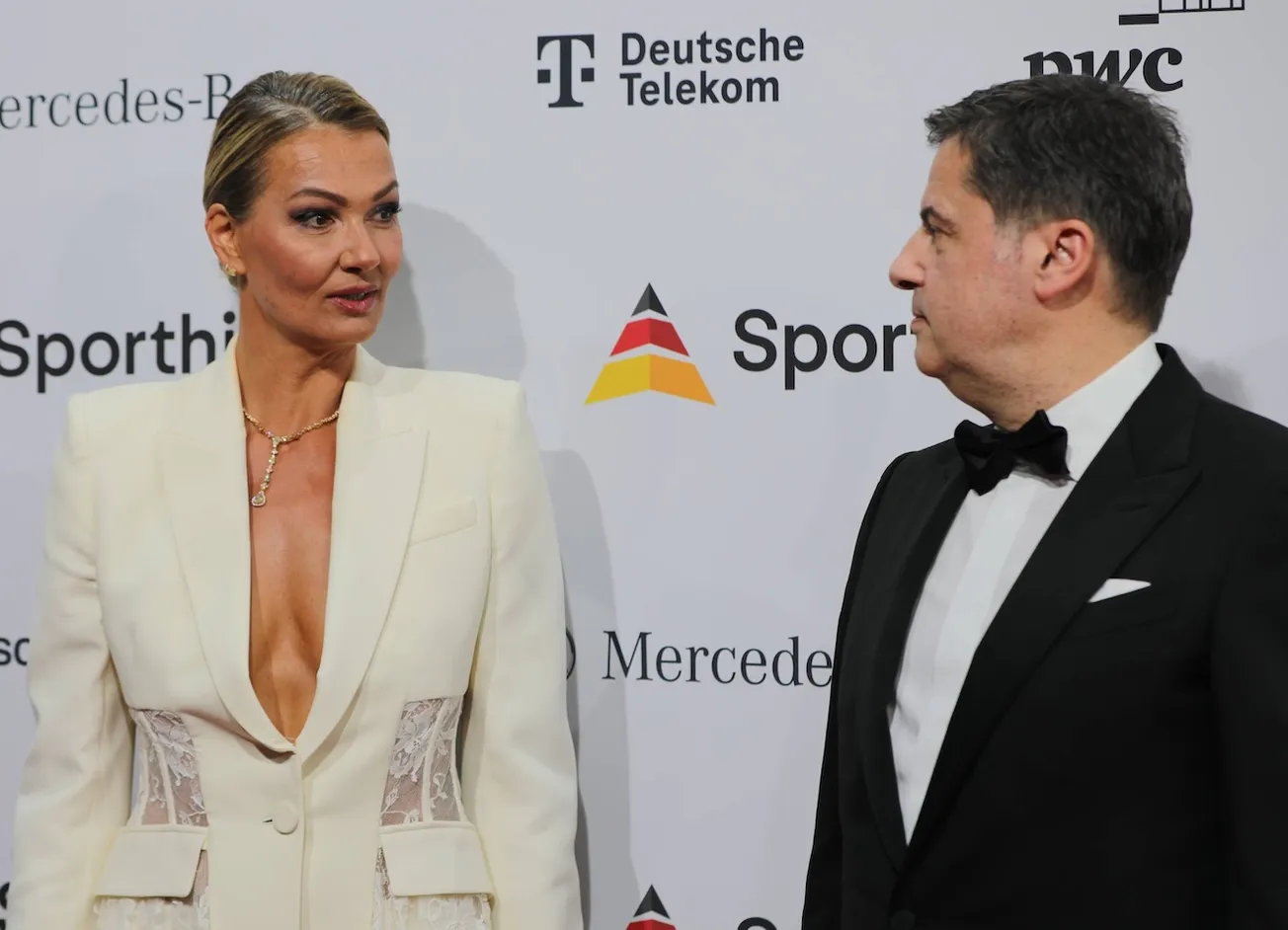 Im Sinne der Sporthilfe: Christian Seifert bei Franziska van Almsick. Foto: Imago / Hartenfelser