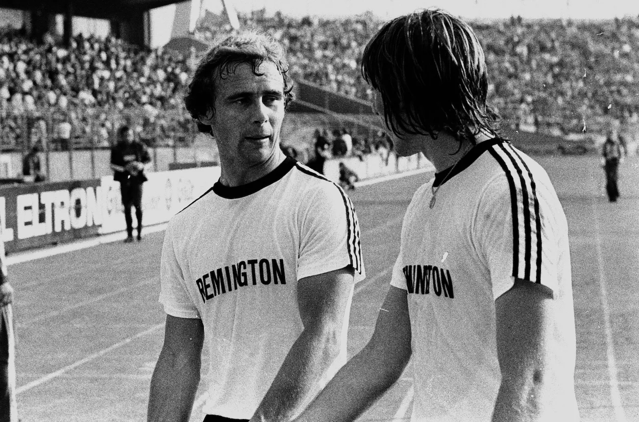 Die zwei Frankfurter Weltmeister Bernd Hölzenbein und Jürgen Grabowski. Foto: Imago / Rust