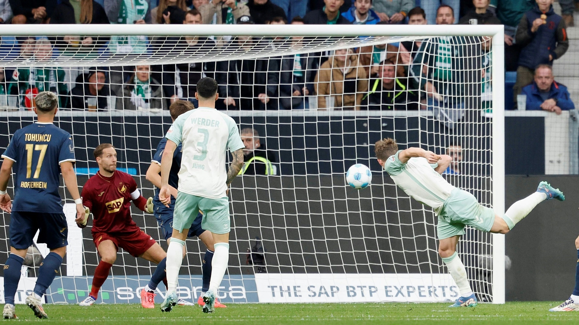 Historische Aufholjagd: Werder siegt dank Dreierpacker Stage