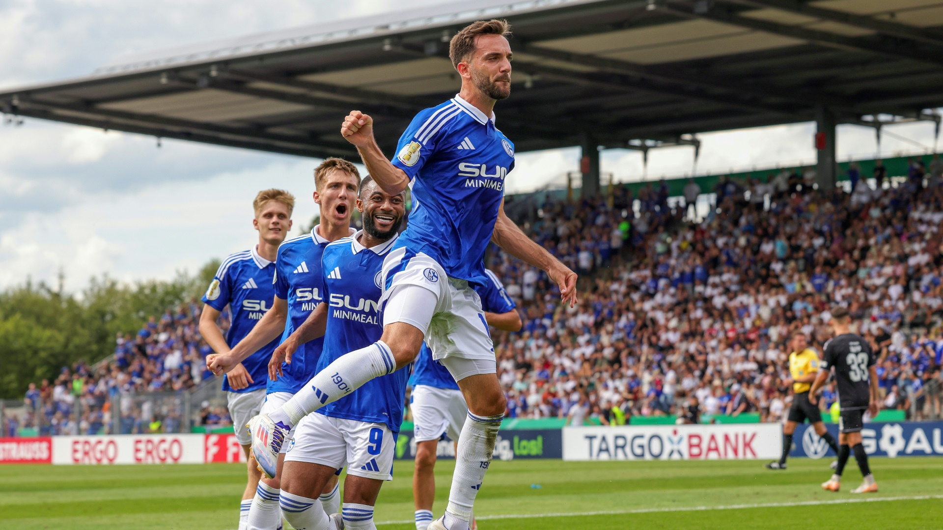 Glücklich ohne VAR: Schalke gewinnt in Aalen