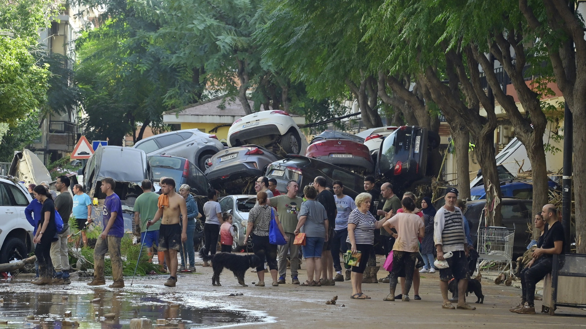 Unwetterkatastrophe in Spanien: Auch Ligaspiele abgesagt