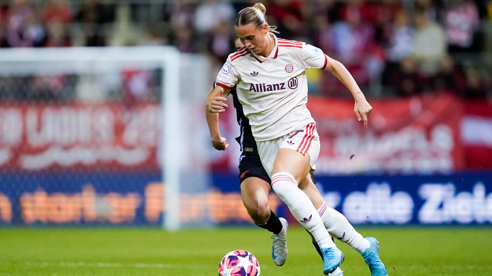 Harder glänzt: Bayern-Frauen schlagen Arsenal zum Auftakt