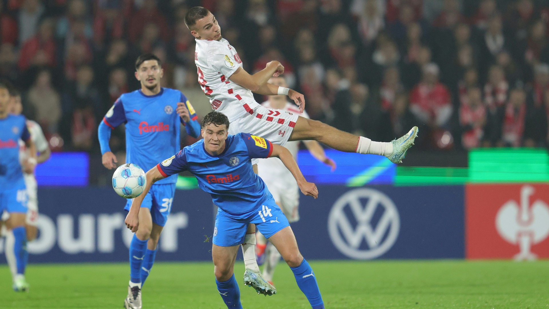 Zäher Erfolg: Köln ringt Kiel nieder