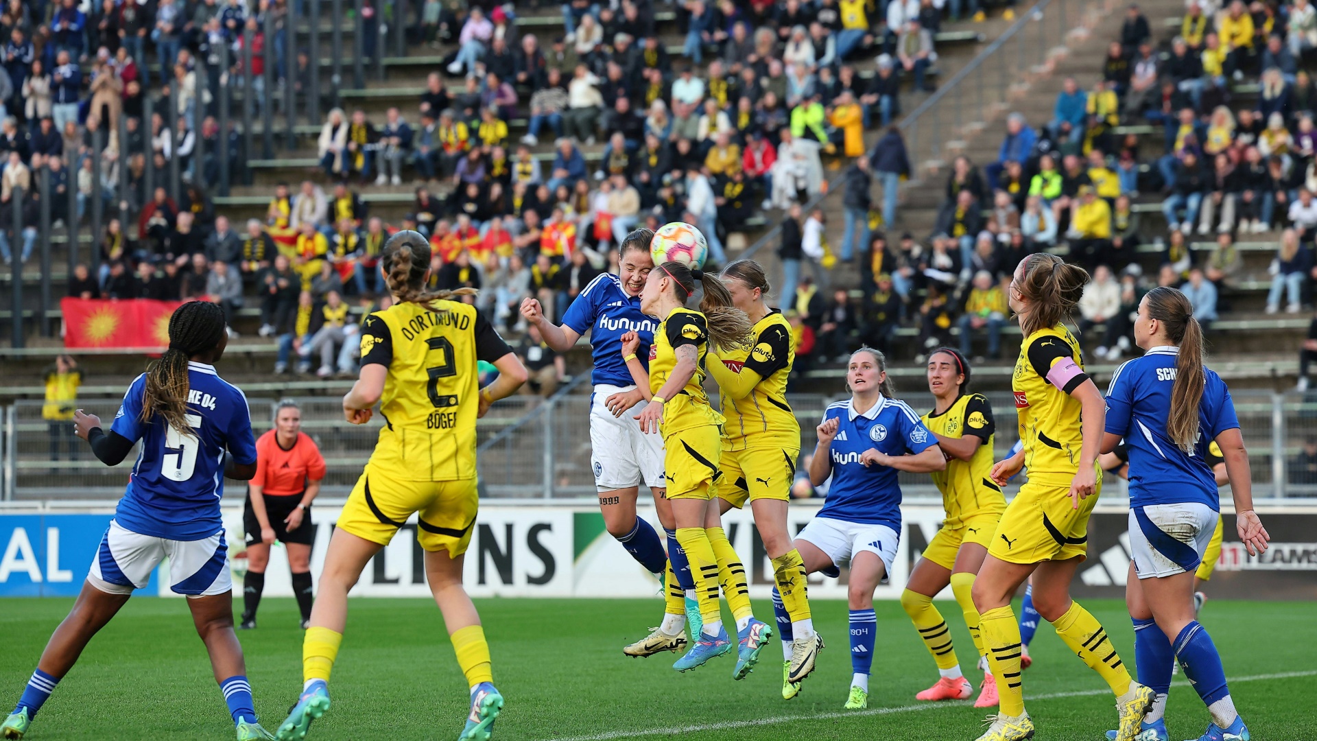 3000 Zuschauer: Nullnummer zwischen Schalke-Frauen und BVB