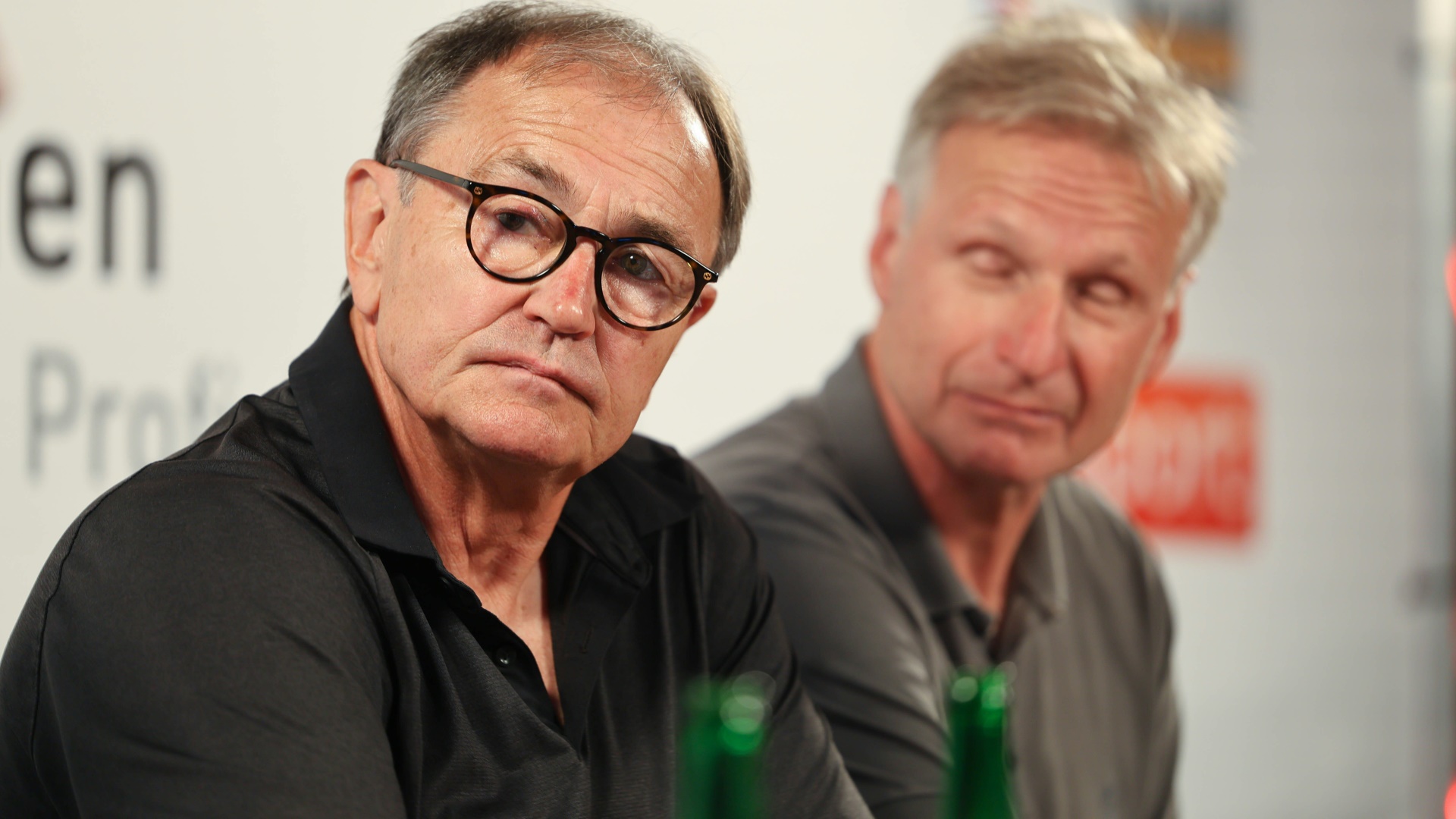 "Erbärmlich": Lienen kritisiert Transferpolitik deutscher Klubs