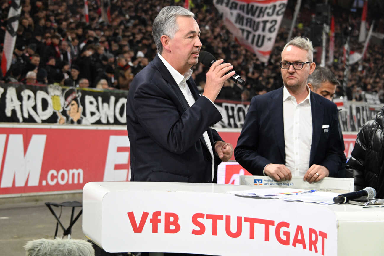 10.11.2024, xsltx, Fussball 1.Bundesliga, VfB Stuttgart - Eintracht Frankfurt emspor, v.l. Vorstandsvorsitzender Alexander Wehrle (VfB Stuttgart) Interimspräsident Dietmar Allgaier (DFL DFB REGULATIONS PROHIBIT ANY USE OF PHOTOGRAPHS as IMAGE SEQUENCES and or QUASI-VIDEO) Stuttgart