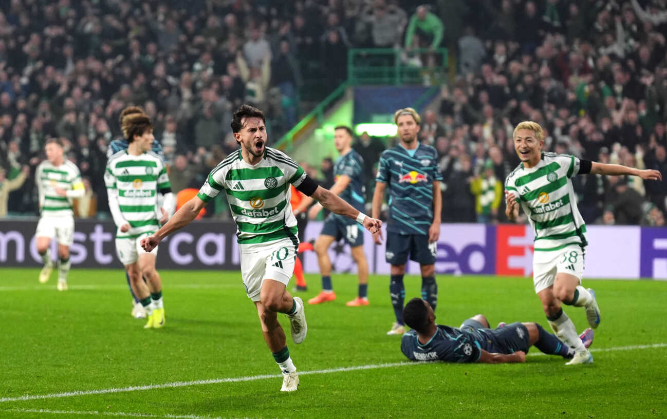 Celtic v RB Leipzig - UEFA Champions League - League Stage - Celtic Park Celtic s Nicolas Kuhn (centre) celebrates scoring their side s second goal of the game with team-mates during the UEFA Champions League, league stage match at Celtic Park, Glasgow. Picture date: Tuesday November 5, 2024. Use subject to restrictions. Editorial use only, no commercial use without prior consent from rights holder. PUBLICATIONxNOTxINxUKxIRL Copyright: xAndrewxMilliganx 78108977