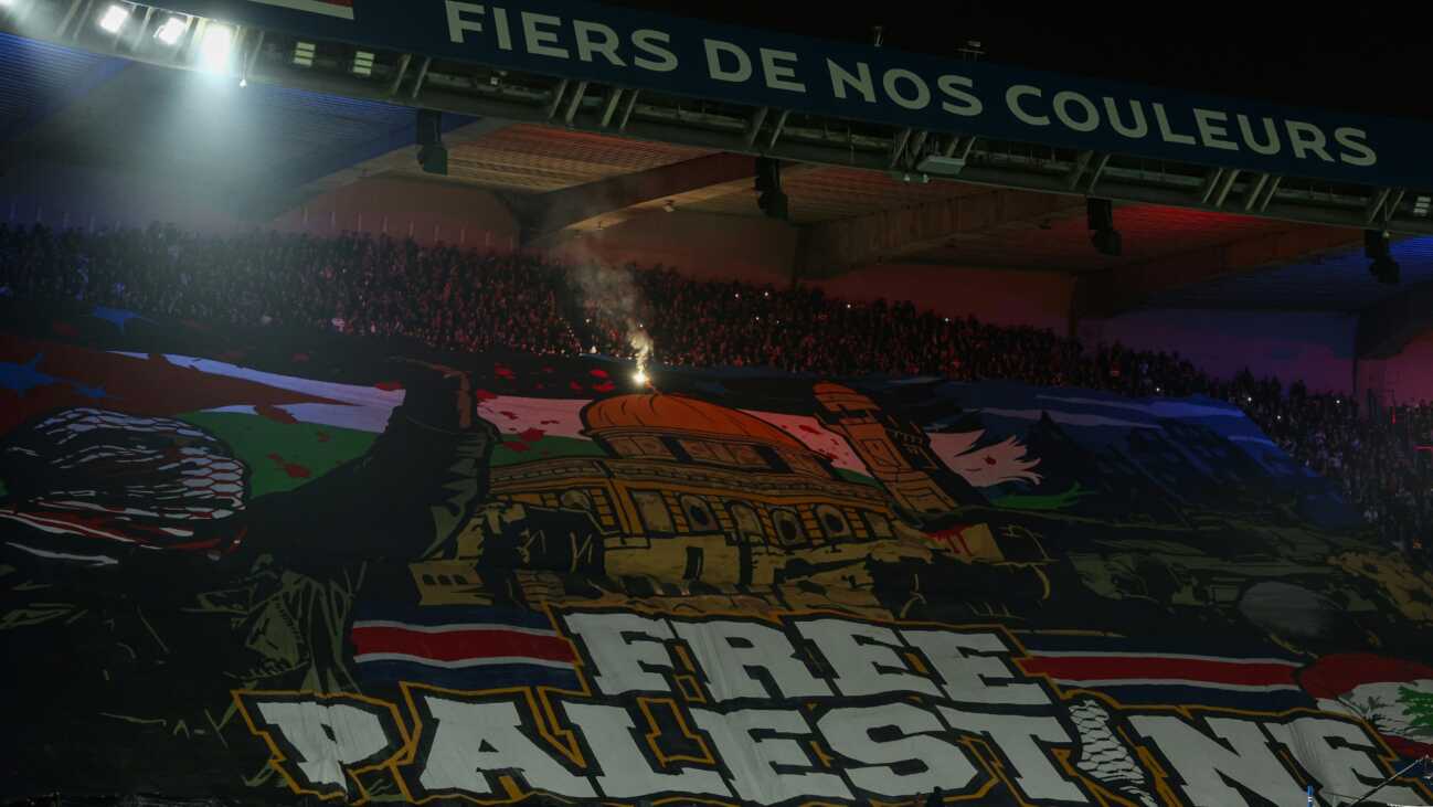 PSG-Fans sorgen mit "Free Palestine"-Banner für Ärger