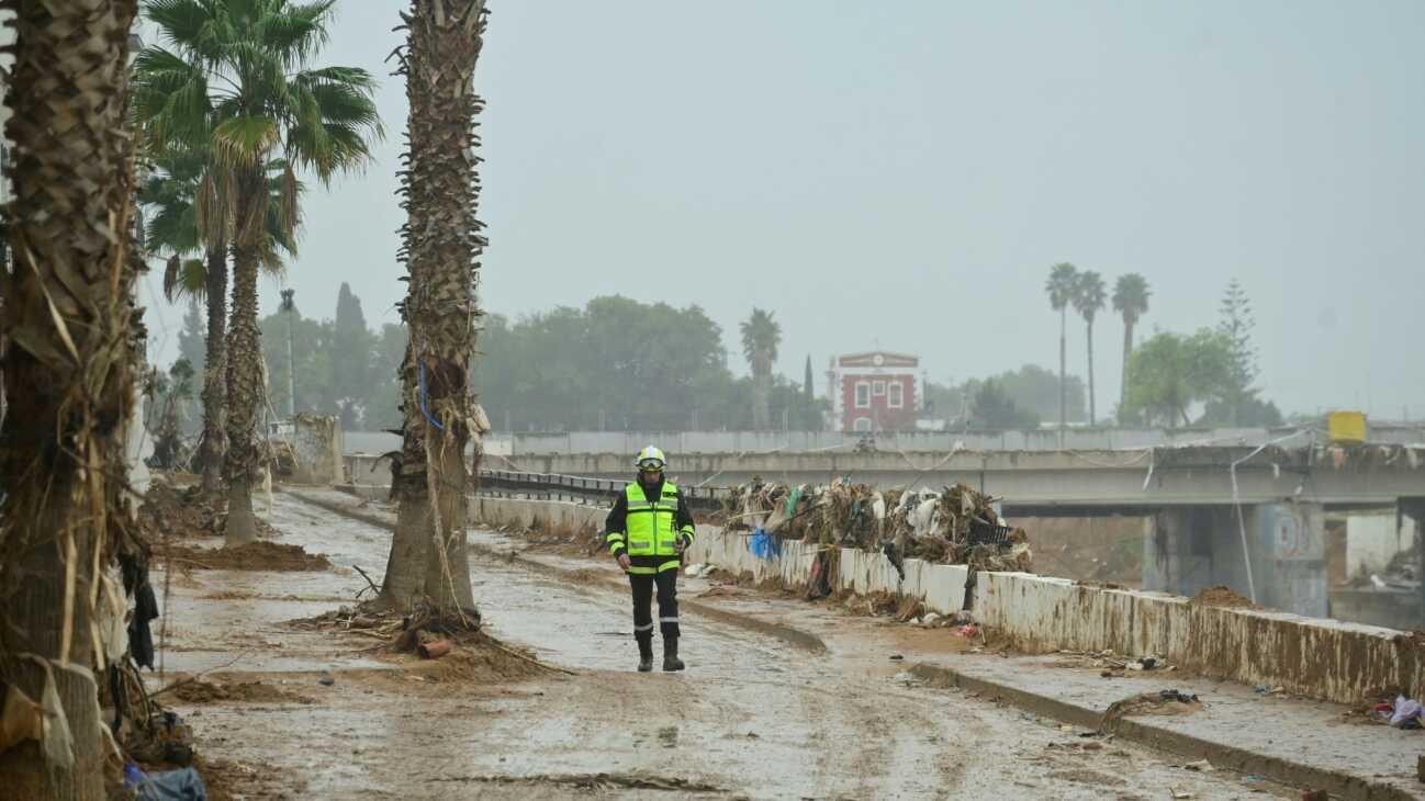 Unwetterkatastrophe: Valencia spielt in schwarzen Trikots