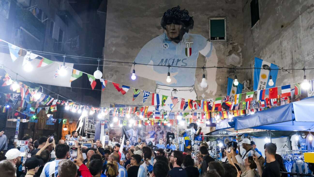 Nur im Kolosseum mehr Besucher: Maradona-Bild zieht Massen an