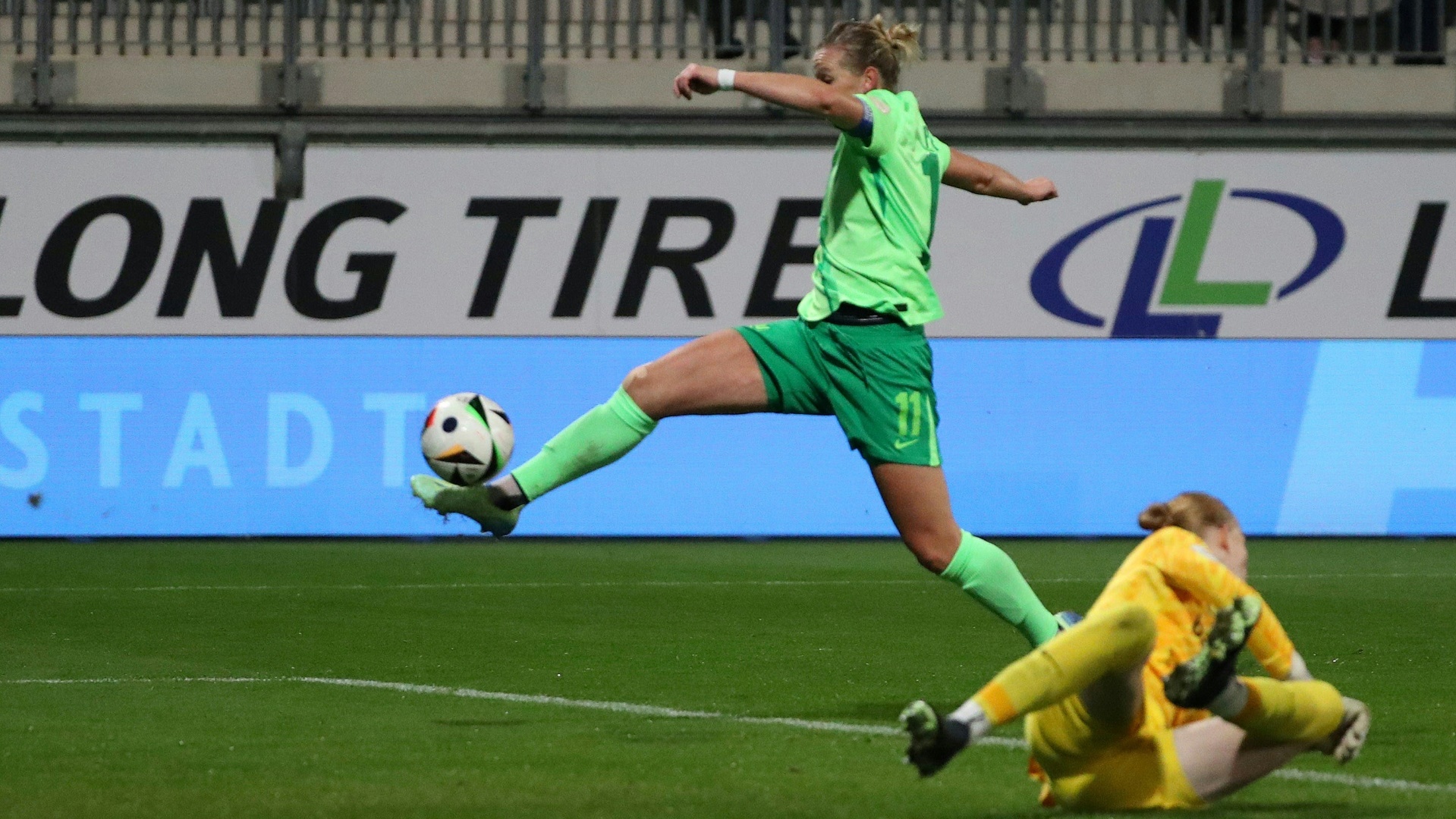 Frauen-Bundesliga: Wölfinnen stürmen an die Spitze