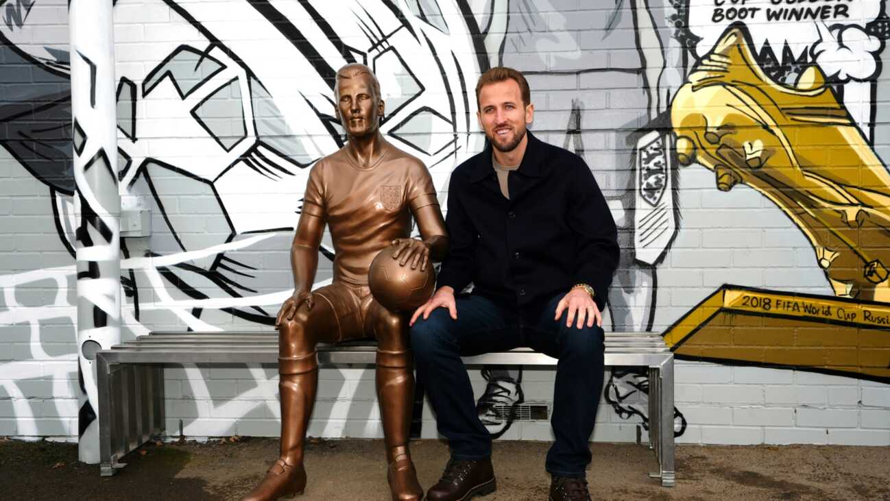 Harry-Kane-Statue in Ost-London enthüllt