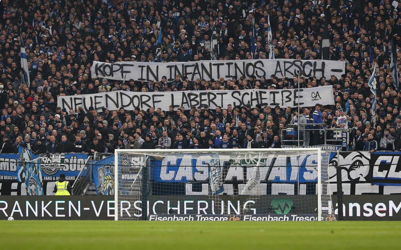 08.12.2024, Fussball 2. Bundesliga 2024 2025, 15. Spieltag, Hamburger SV - SV Darmstadt 98, im Volksparkstadion Hamburg. Plakat im Hamburger SV Fanblock : ã Kopf in Infantinos Arsch - Neuendorf labert ScheißeÒ ***DFL and DFB regulations prohibit any use of photographs as image sequences and or quasi-video.*** *** 08 12 2024, Soccer 2 Bundesliga 2024 2025, Matchday 15, Hamburger SV SV Darmstadt 98, at Volksparkstadion Hamburg Poster in Hamburger SV fan block ã Kopf in Infantinos Arsch Neuendorf labert ScheißeÒ DFL and DFB regulations prohibit any use of photographs as image sequences and or quasi video