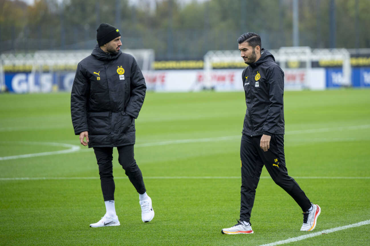 30.10.2024: Fußball: Autogrammstunde von Borussia Dortmund. Dortmunds Emre Can (l) und Dortmunds Trainer Nuri Sahin schauen grimmig. *** 30 10 2024 Football Borussia Dortmund signing session Dortmunds Emre Can l and Dortmund coach Nuri Sahin look grim Copyright: xDavidxInderliedx