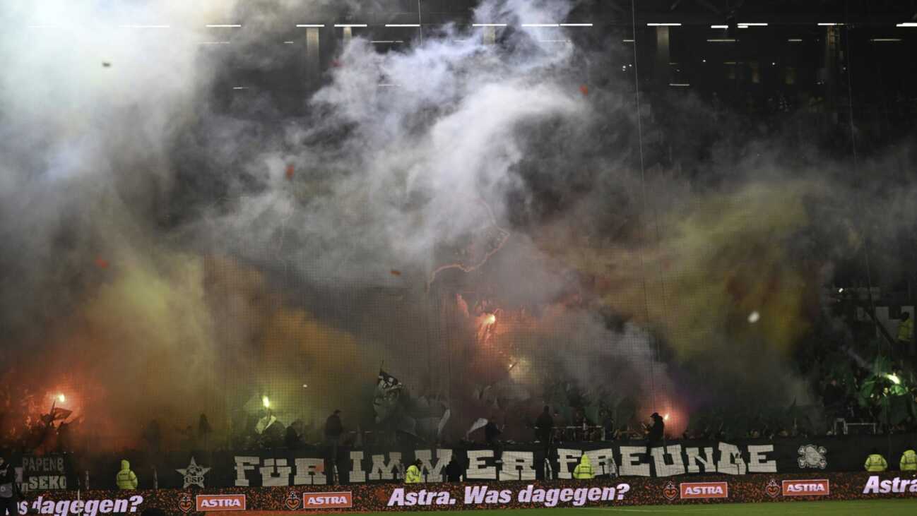 Starker Rauch: Nordderby am Millerntor unterbrochen