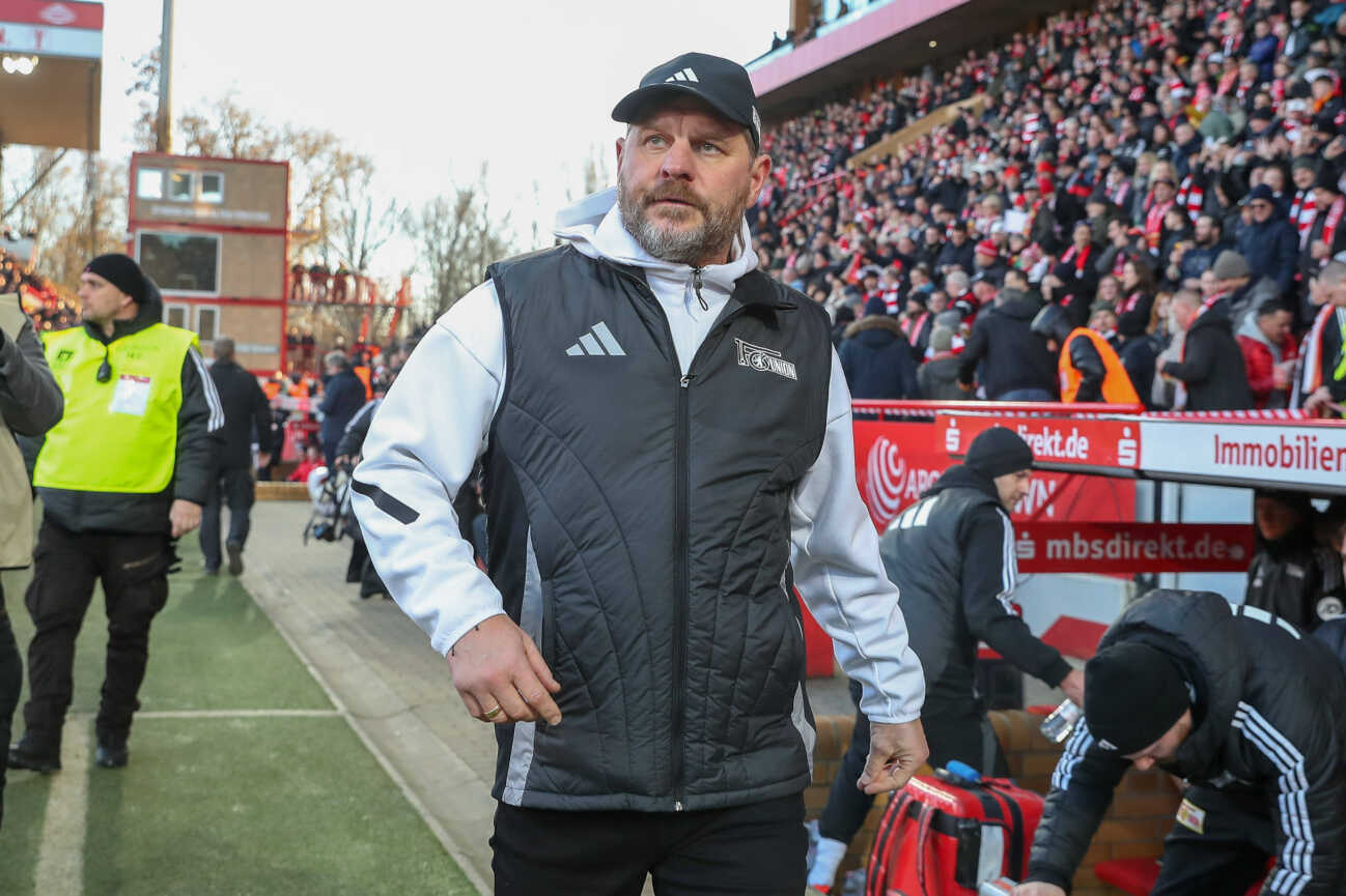 19.01.2025, xtgx, Fussball - 1.Bundesliga, Union Berlin - 1.FSV Mainz 05 v.l. Steffen Baumgart (Union Berlin, Trainer) (DFL DFB REGULATIONS PROHIBIT ANY USE OF PHOTOGRAPHS as IMAGE SEQUENCES and or QUASI-VIDEO) Berlin *** 19 01 2025, xtgx, Soccer 1 Bundesliga, Union Berlin 1 FSV Mainz 05 v l Steffen Baumgart Union Berlin, Trainer DFL DFB REGULATIONS PROHIBIT ANY USE OF PHOTOGRAPHS as IMAGE SEQUENCES and or QUASI VIDEO Berlin