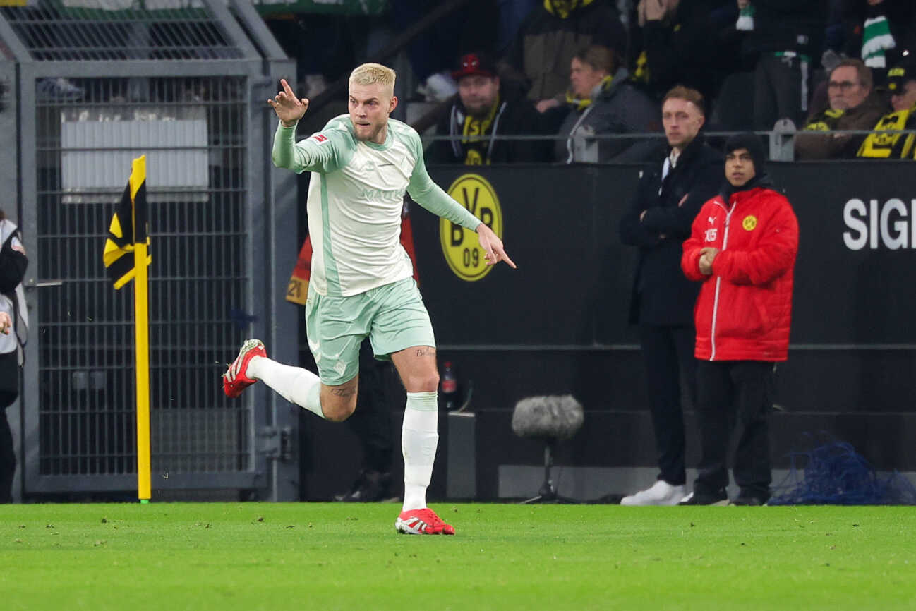 Fußball, 1. Bundesliga: Borussia Dortmund - SV Werder Bremen, 19. Spieltag, Signal Iduna Park, Marvin Ducksch (Werder Bremen) feiert sein Tor zum 2:2 DFB DFL REGULATIONS PROHIBIT ANY USE OF PHOTOGRAPHS AS IMAGE SEQUENCES AND OR QUASI-VIDEO. *** Soccer, 1 Bundesliga Borussia Dortmund SV Werder Bremen, Matchday 19, Signal Iduna Park, Marvin Ducksch Werder Bremen celebrates his goal for 2 2 DFB DFL REGULATIONS PROHIBIT ANY USE OF PHOTOGRAPHS AS IMAGE SEQUENCES AND OR QUASI VIDEO Copyright: JoachimxBywaletz xJB-Sportfoto