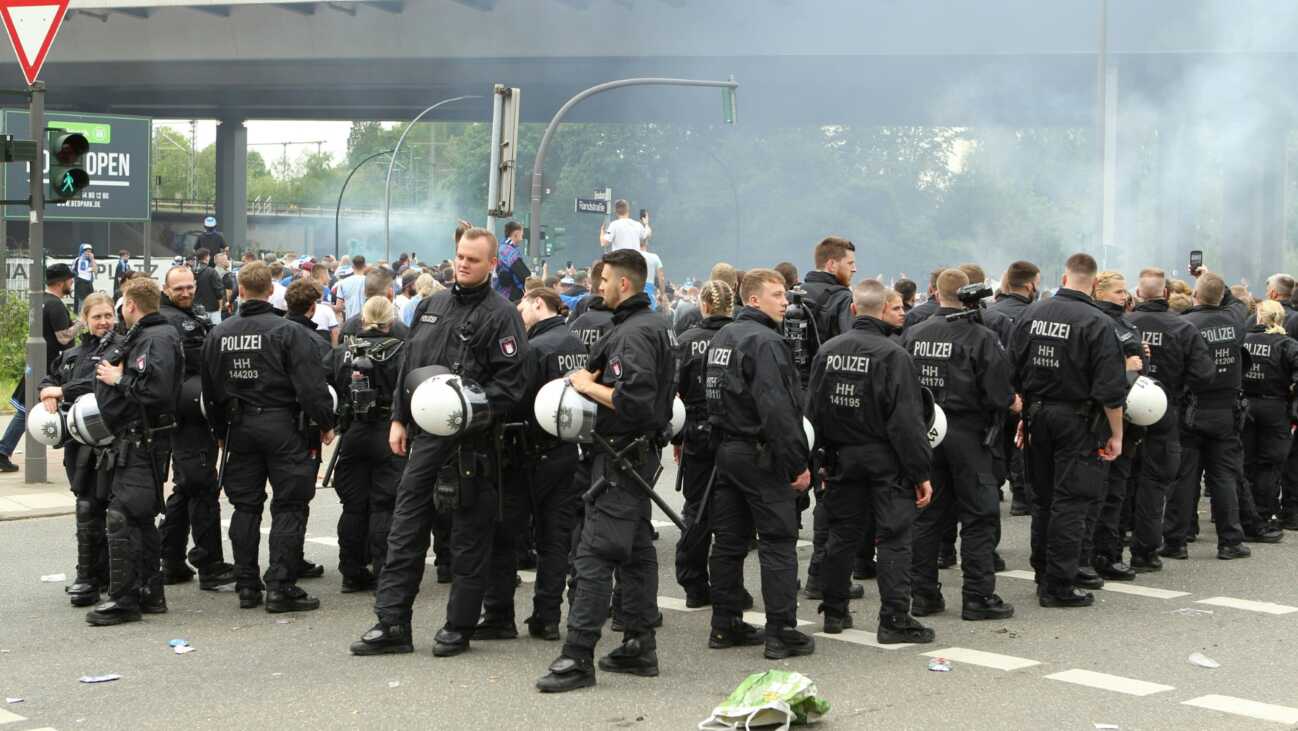 Ausschreitungen vor Zweitliga-Topspiel in Hamburg