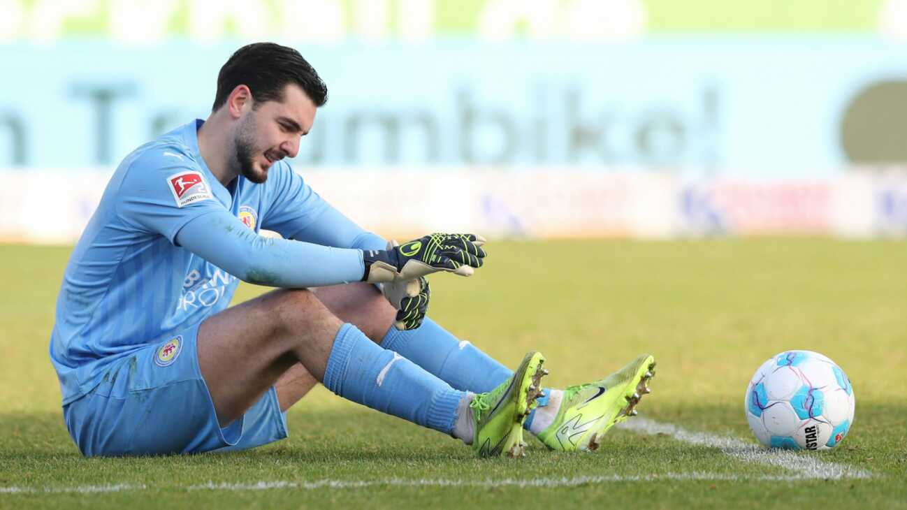 OP bei Eintracht-Keeper: Zu Null mit gebrochenem Daumen