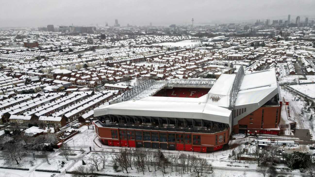 "Seien Sie vorsichtig": Liverpool spielt trotz Wintereinbruch