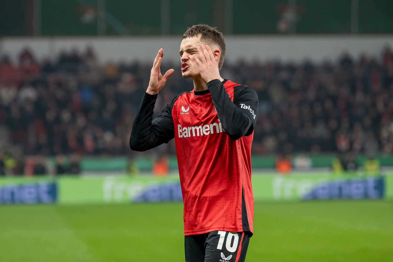 05.02.2025, Fussball: DFB Pokal, Saison 2024 2025, Viertelfinale, Bayer 04 Leverkusen - 1. FC Koeln in der BayArena in Leverkusen. Florian Wirtz (Bayer 04 Leverkusen, 10) ist mit der Entscheidung nicht einverstanden. Wichtiger Hinweis: Gemaess den Vorgaben der DFL Deutsche Fussball Liga bzw. des DFB Deutscher Fussball-Bund ist es untersagt, in dem Stadion und oder vom Spiel angefertigte Fotoaufnahmen in Form von Sequenzbildern und oder videoaehnlichen Fotostrecken zu verwerten bzw. verwerten zu lassen. Foto: Kirchner-Media Thomas Haesler *** 05 02 2025, Football DFB Cup, season 2024 2025, quarter-finals, Bayer 04 Leverkusen 1 FC Cologne in the BayArena in Leverkusen Florian Wirtz Bayer 04 Leverkusen, 10 does not agree with the decision Important notice According to the regulations of the DFL German Football League and the DFB German Football Association, it is prohibited to use or have used photographs taken in the stadium and or of the match in the form of sequential images and or video-like photo series Photo Kirchner Media Thomas Haesler Copyright: xKirchner-Media ThomasxHaeslerx