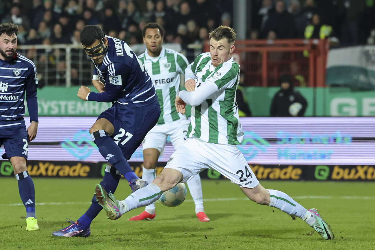 Davie Selke (Hamburger SV) und Niko Koulis (SC Preussen Muenster) kaempfen um den Ball, 2. Bundesliga, Preußen Münster vs Hamburger SV, Preußenstadion am 07. February 2025 in Münster, Deutschland. (Foto von Marco Steinbrenner DeFodi Images) Davie Selke (Hamburger SV) und Niko Koulis (SC Preussen Muenster) battle for the ball, 2. Bundesliga, Preußen Münster vs Hamburger SV, Preußenstadion, February 7, 2025 in Münster, Germany. (Photo by Marco Steinbrenner DeFodi Images) DFB DFL REGULATIONS PROHIBIT ANY USE OF PHOTOGRAPHS AS IMAGE SEQUENCES AND OR QUASI-VIDEO. Defodi-700_muenster_hsv_20250207_178 *** Davie Selke Hamburger SV and Niko Koulis SC Preussen Muenster battle for the ball, 2 Bundesliga, Preußen Münster vs Hamburger SV, Preußenstadion, February 07, 2025 in Münster, Germany Photo by Marco Steinbrenner DeFodi Images Davie Selke Hamburger SV and Niko Koulis SC Preussen Muenster battle for the ball, 2 Bundesliga, Preußen Münster vs Hamburger SV, Preußenstadion, February 7, 2025 in Münster, Germany Photo by Marco Steinbrenner DeFodi Images DFB DFL REGULATIONS PROHIBIT ANY USE OF PHOTOGRAPHS AS IMAGE SEQUENCES AND OR QUASI VIDEO Defodi 700 muenster hsv 20250207 178 Defodi-700 DFB DFL REGULATIONS PROHIBIT ANY USE OF PHOTOGRAPHS AS IMAGE SEQUENCES AND OR QUASI-VIDEO.