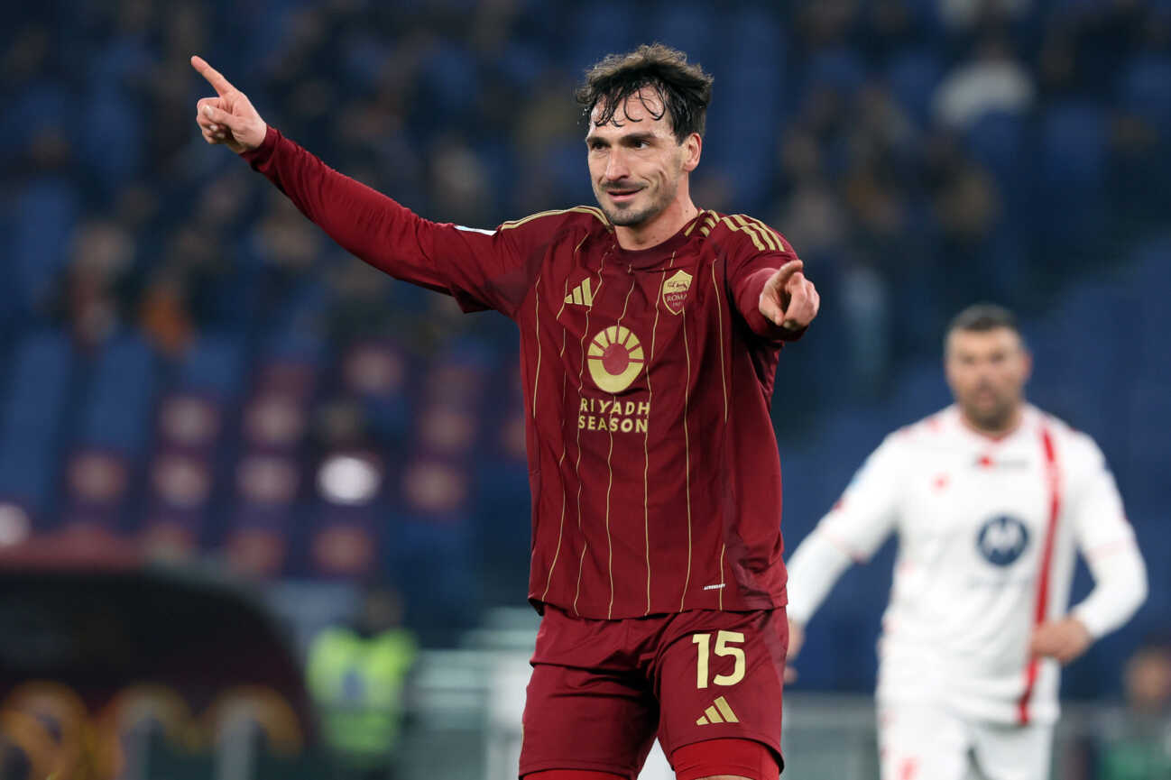 Football: Serie A Enilive 2024 2025 - AS Roma vs AC Monza in Rome, Italy - 24 Feb 2025 Mats Hummels of Roma seen in action during Italian football championship Serie A Enilive 2024-2025 match AS Roma vs AC Monza at Stadio Olimpico in Rome. Final match result 4-0 Rome Italy Copyright: xmarcoxiacobuccix miacobucci roma-monza00200