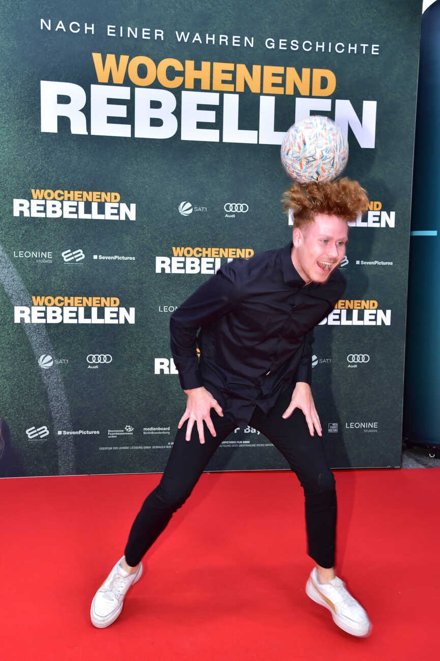 PREMIERE WOCHENEND REBELLEN Jannik Freestyle, bürgerlich Jannik Singpiel Ankunft, Red Carpet zur Premiere einer wahren Geschichte, der Wochenend Rebellen in Berlin, am 19.09.2023 *** PREMIERE WEEKEND REBELS Jannik Freestyle, civil Jannik Singpiel arrival, red carpet to the premiere of a true story, the Weekend Rebels in Berlin, on 19 09 2023 Photopress Mueller