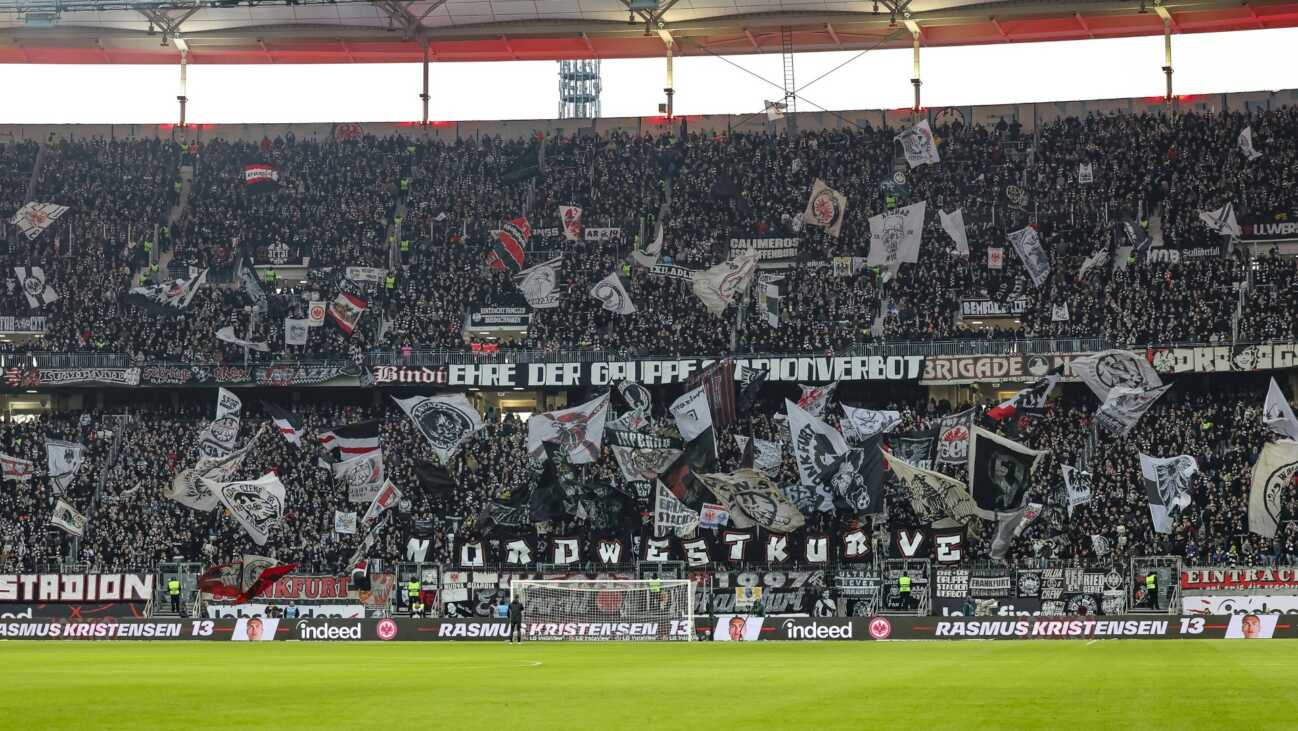 Sturz aus dem Mittelrang: Zwei schwer verletzte SGE-Fans