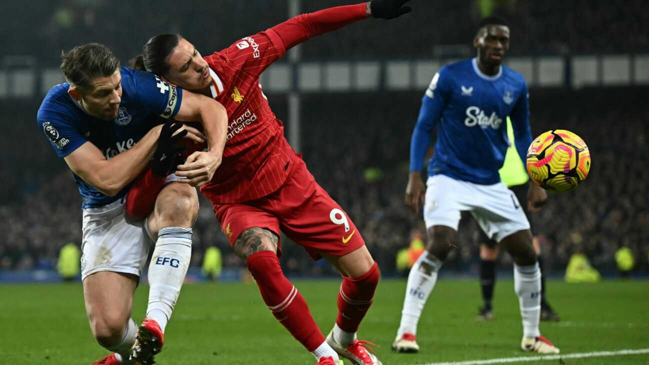 Derby-Drama: Liverpool nur remis gegen Everton - Slot sieht rot