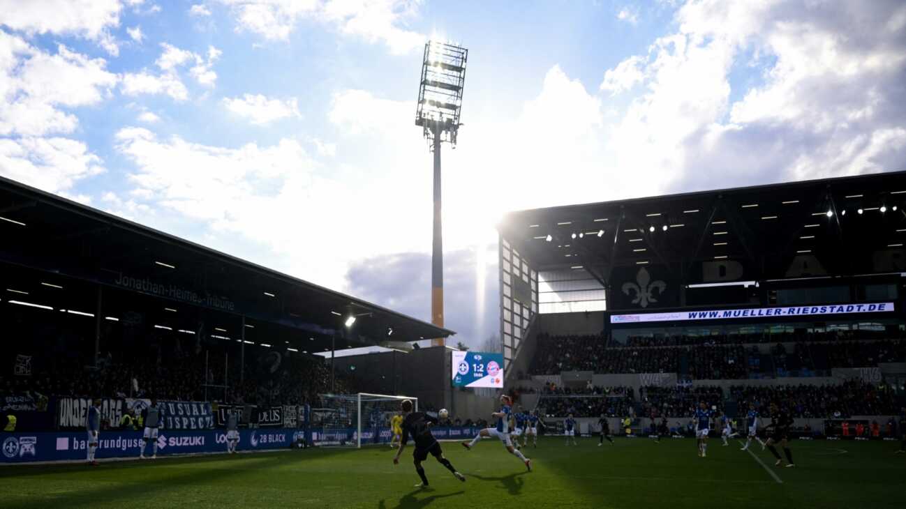 Sondertrikot: Darmstadt setzt Zeichen für die Demokratie