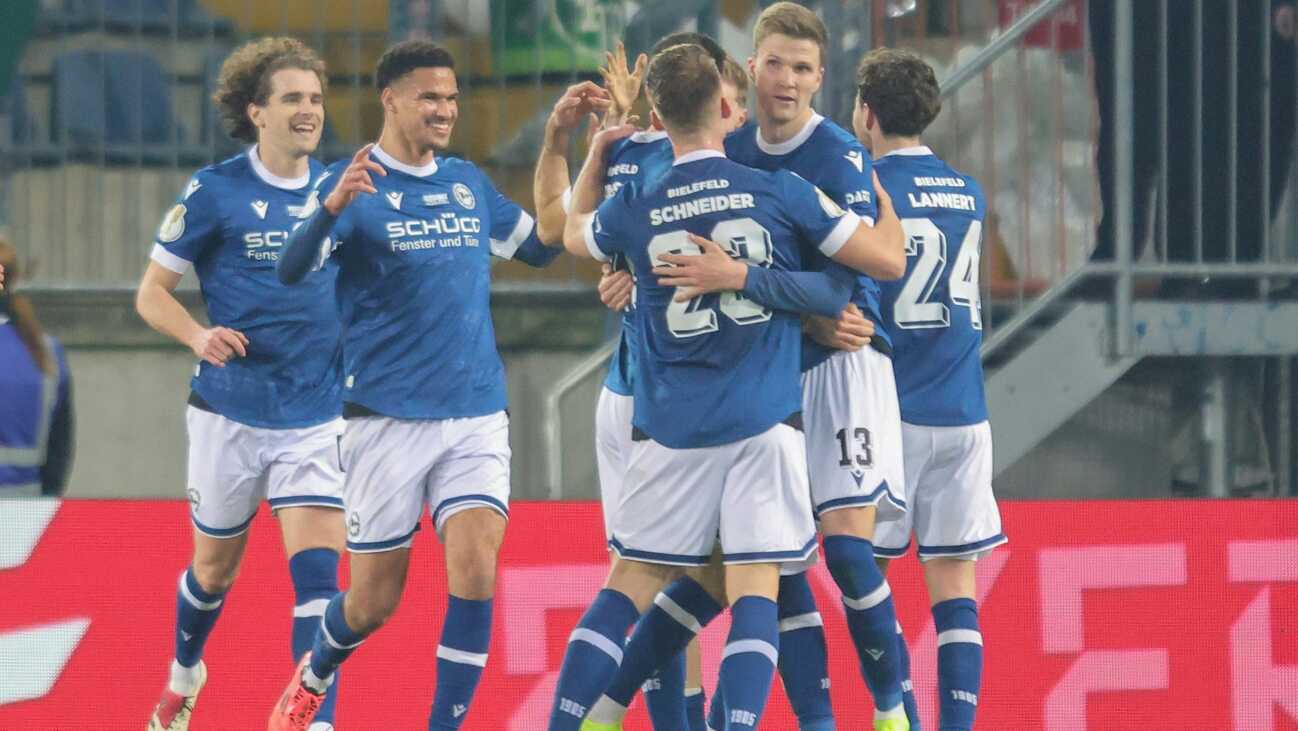 Drittligist im Halbfinale: Arminia wirft auch Bremen raus