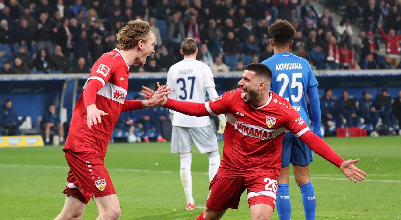 Sinsheim , Bundesliga TSG 1899 Hoffenheim vs. VfB Stuttgart , von links: Nick Woltemade Deniz Undav ( VfB ) Gemäß den Vorgaben der DFL Deutschen Fußball Liga ist es untersagt, in dem Stadion und oder vom Spiel angefertigte Fotoaufnahmen in Form von Sequenzbildern und oder videoähnlichen Fotostrecken zu verwerten bzw. verwerten zu lassen.