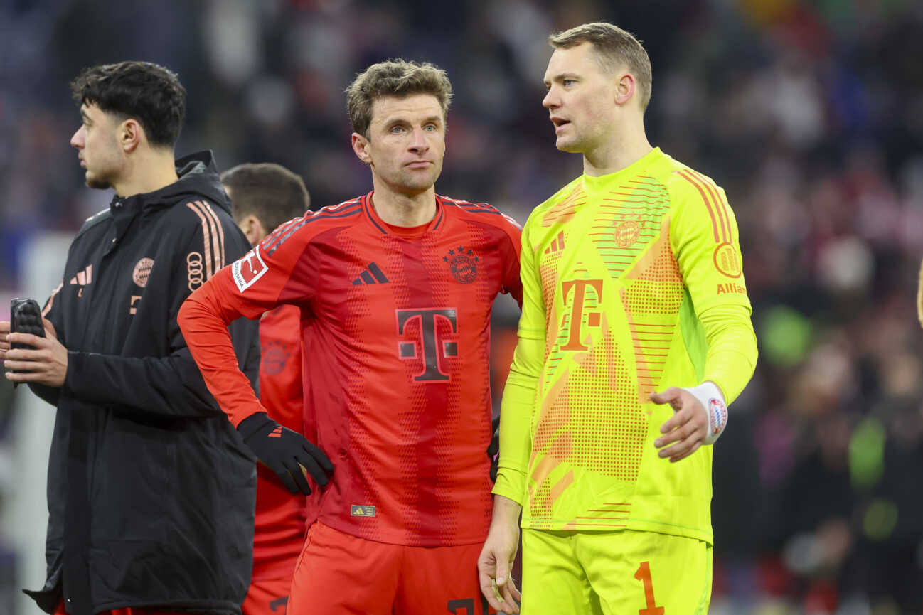 Thomas Mueller (FC Bayern Muenchen) und Torhueter Manuel Neuer (FC Bayern Muenchen) schauen enttaeuscht, Bundesliga, FC Bayern München v Holstein Kiel, Allianz Arena am 01. February 2025 in München, Deutschland. (Foto von Marco Steinbrenner DeFodi Images) Thomas Mueller (FC Bayern Muenchen) und Torhueter Manuel Neuer (FC Bayern Muenchen) look dejected, Bundesliga, FC Bayern München v Holstein Kiel, Allianz Arena, February 1, 2025 in Munich, Germany. (Photo by Marco Steinbrenner DeFodi Images) DFL regulations prohibit any use of photographs as image sequences and or quasi-video. Defodi-700_muenchen_kiel_20250201_071 *** Thomas Mueller FC Bayern Muenchen and goalkeeper Manuel Neuer FC Bayern Muenchen look dejected, Bundesliga, FC Bayern München v Holstein Kiel, Allianz Arena, February 01, 2025 in Munich, Germany Photo by Marco Steinbrenner DeFodi Images Thomas Mueller FC Bayern Muenchen and goalkeeper Manuel Neuer FC Bayern Muenchen look dejected, Bundesliga, FC Bayern München v Holstein Kiel, Allianz Arena, February 1, 2025 in Munich, Germany Photo by Marco Steinbrenner DeFodi Images DFL regulations prohibit any use of photographs as image sequences and or quasi video Defodi 700 muenchen kiel 20250201 071 Defodi-700 DFL regulations prohibit any use of photographs as image sequences and or quasi-video.