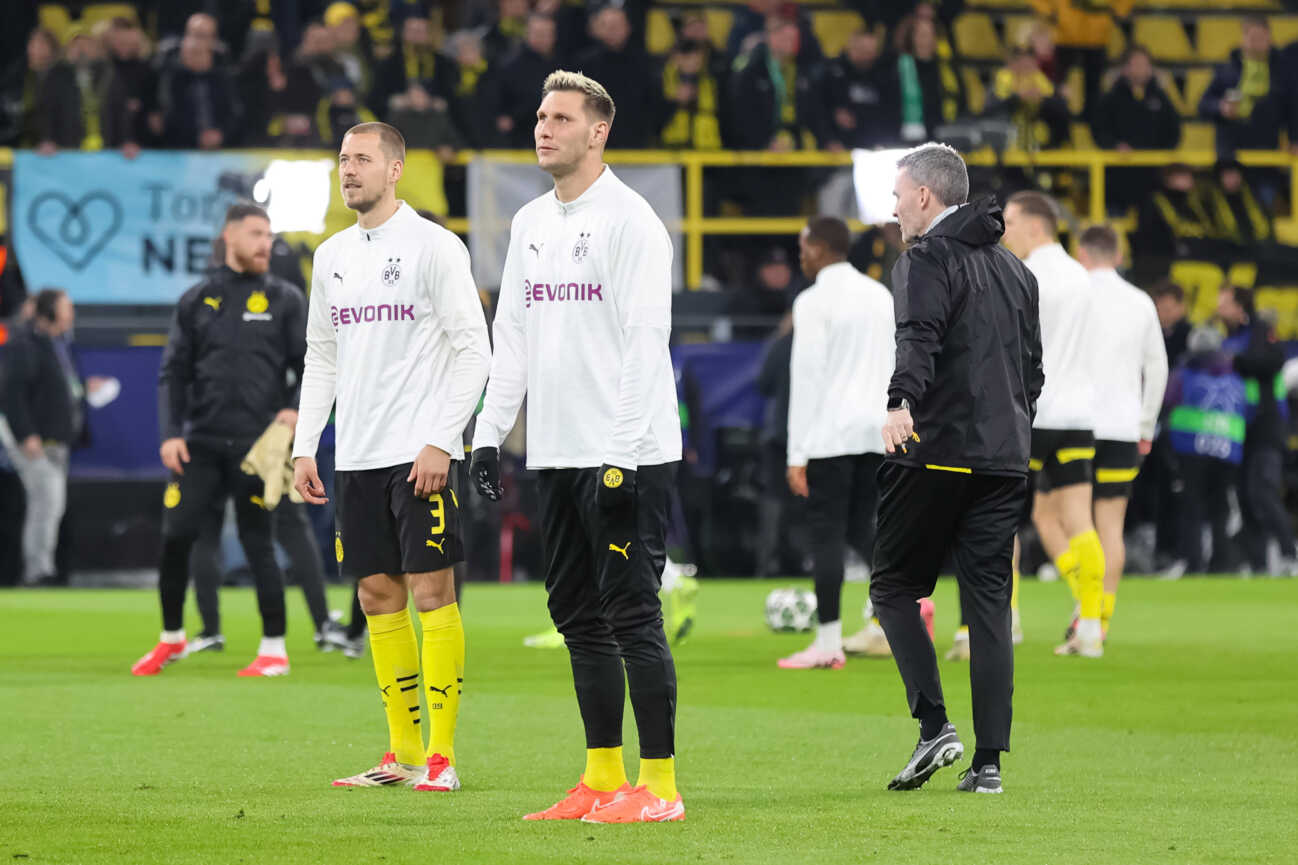 Waldemar Anton (Borussia Dortmund, 3), Niklas Suele (Borussia Dortmund, 25) GER, Borussia Dortmund gegen Sporting Lissabon, Fussball, Champions League, Play-offs, Spielzeit 2024 2025, 19.02.2025 GER, Borussia Dortmund gegen Sporting Lissabon, Fussball, Champions League, Play-offs, Spielzeit 2024 2025, 19.02.2025 Dortmund *** Waldemar Anton Borussia Dortmund, 3 , Niklas Suele Borussia Dortmund, 25 GER, Borussia Dortmund vs Sporting Lisbon, Football, Champions League, Play offs, 2024 2025 season, 19 02 2025 GER, Borussia Dortmund vs Sporting Lisbon, Football, Champions League, Play offs, 2024 2025 season, 19 02 2025 Dortmund Copyright: xEibner-Pressefoto FrankxZeisingx EP_FZG