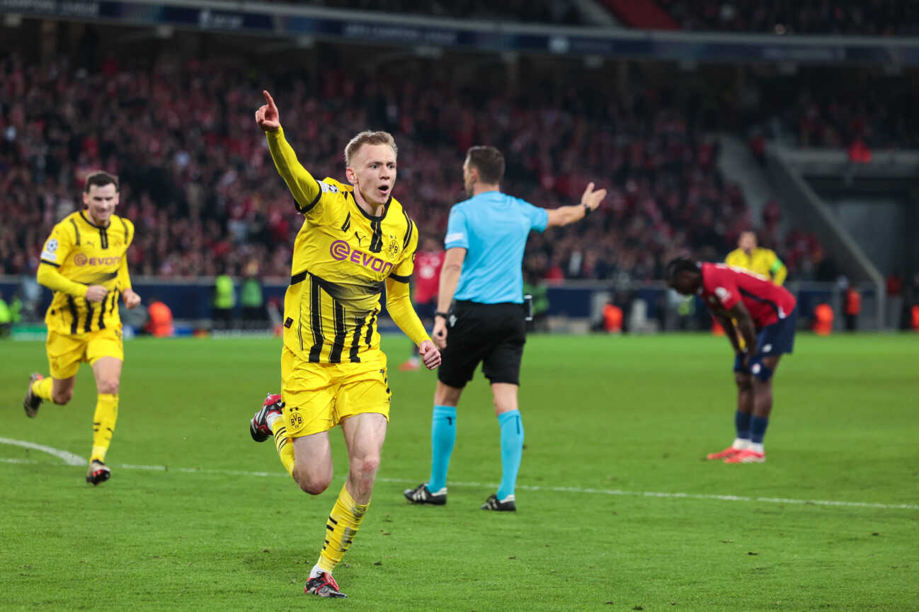 12.03.2025, UEFA Champions League, Achtelfinale, Lille OSC - Borussia Dortmund, Maximilian Beier (Borussia Dortmund) bejubelt das Tor zum 1:2, Lille Stade Pierre Mauroy Decathlon Arena Paris xRHR-FOTO DEx *** 12 03 2025, UEFA Champions League, round of 16, Lille OSC Borussia Dortmund, Maximilian Beier Borussia Dortmund celebrates the goal for 1 2, Lille Stade Pierre Mauroy Decathlon Arena Paris xRHR PHOTO DEx Copyright: DennisxEwert RHR-FOTOx RHR-FOTO DE