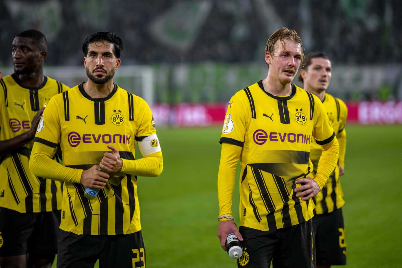 29.10.2024: Fußball: DFB-Pokal, 2. Runde, VfL Wolfsburg - Borussia Dortmund in der Volkswagen Arena. Dortmunds Serhou Guirassy (l-r), Dortmunds Emre Can, Dortmunds Julian Brandt und Dortmunds Marcel Sabitzer sind enttäuscht. Wichtiger Hinweis: Gemaess den Vorgaben der DFL Deutsche Fussball Liga bzw. des DFB Deutscher Fussball-Bund ist es untersagt, in dem Stadion und oder vom Spiel angefertigte Fotoaufnahmen in Form von Sequenzbildern und oder videoaehnlichen Fotostrecken zu verwerten bzw. verwerten zu lassen. *** 29 10 2024 Football DFB Cup, 2nd round, VfL Wolfsburg Borussia Dortmund in the Volkswagen Arena Dortmunds Serhou Guirassy l r , Dortmunds Emre Can, Dortmunds Julian Brandt and Dortmunds Marcel Sabitzer are disappointed Important note According to the regulations of the DFL German Football League and the DFB German Football Association, it is prohibited to use or have used photographs taken in the stadium and or from the match in the form of sequential images and or video-like photo series Copyright: xDavidxInderliedx