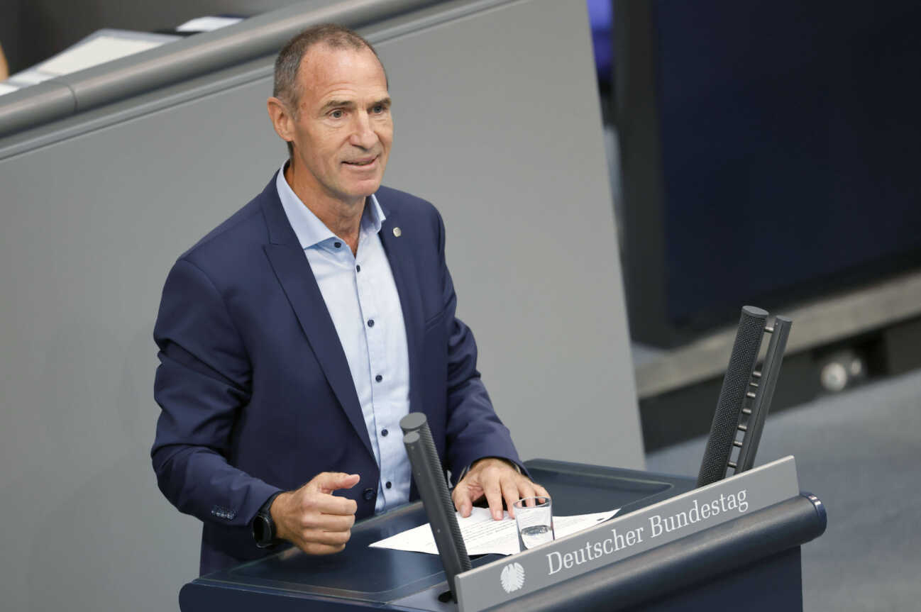 Frank Ullrich in der 52. Sitzung des Deutschen Bundestages im Reichstagsgebäude. Berlin, 09.09.2022 *** Frank Ullrich in the 52 session of the German Bundestag in the Reichstag building Berlin, 09 09 2022 Foto:xJ.xMWx xFuturexImage